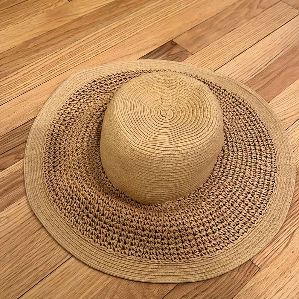Wide brimmed straw hat